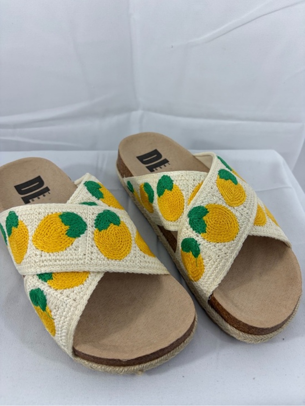 NWT Dirty Laundry Women’s Size 6.5 Cream Slide Sandals With Yellow Pineapples